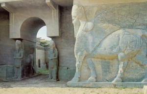iraq_nimrud_-_assyria_lamassus_guarding_palace_entrance